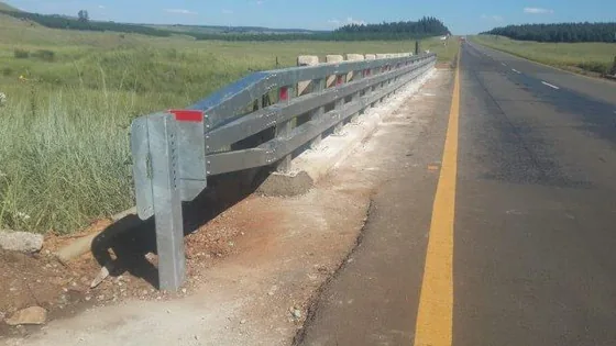 R33 road restraint