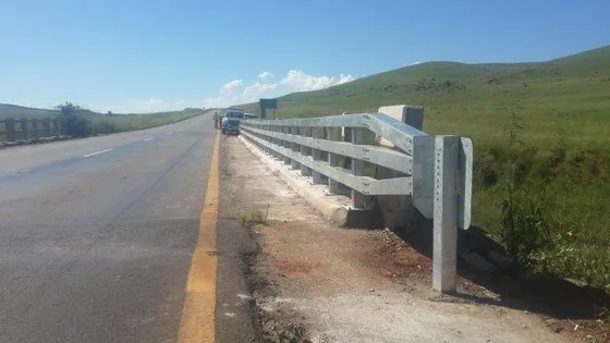 R33 road restraint